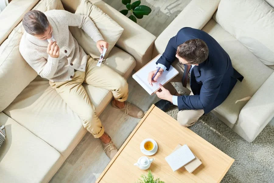 Therapist and patient discussing Meloxicam and Ibuprofen dosing and pain relief options