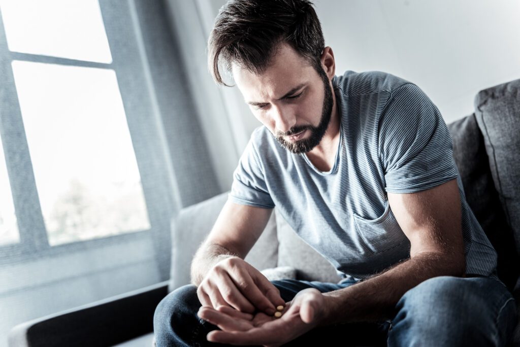 Vicodin Addiction: Side-Effects &#038; How To Know If You Are Addicted