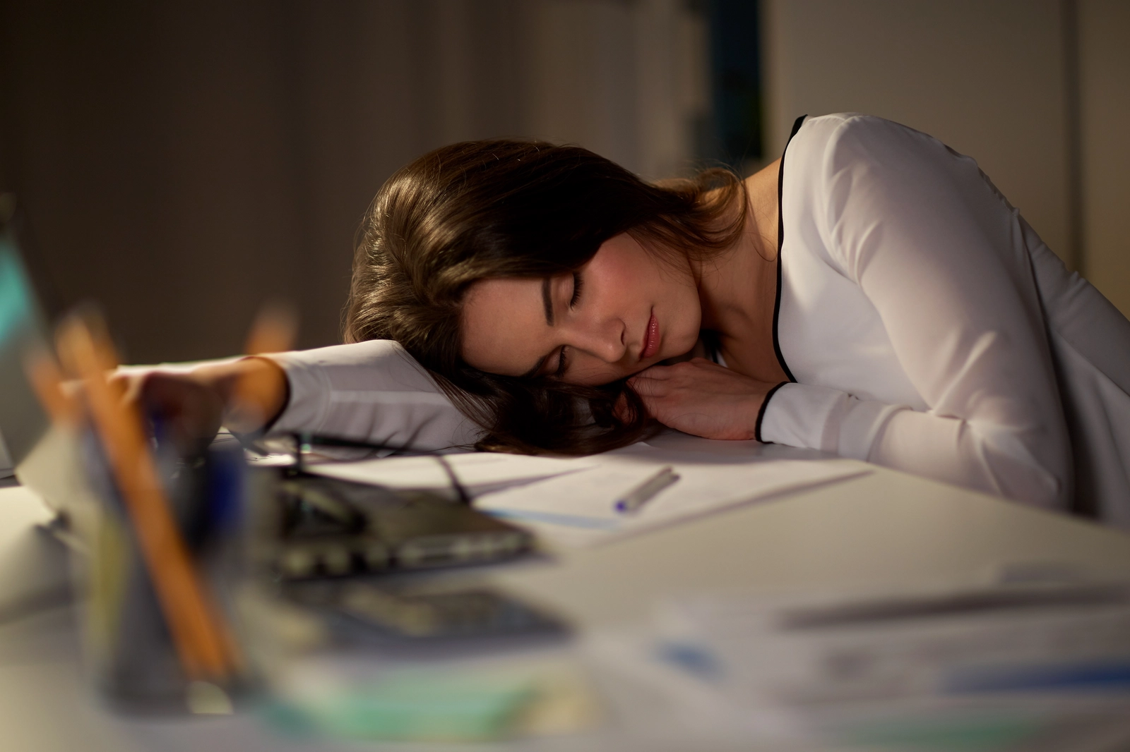 woman asleep at her desk while high, waiting for ketamine to wear off