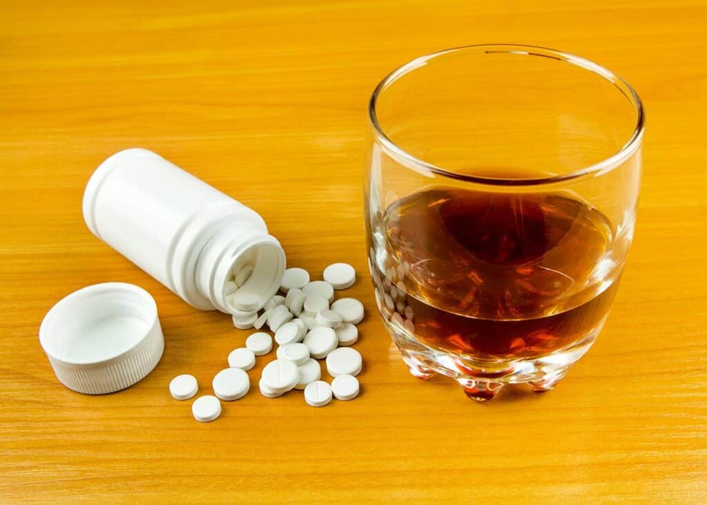 Meloxicam affects renal blood flow, while alcohol&rsquo;s diuretic effect causes dehydration