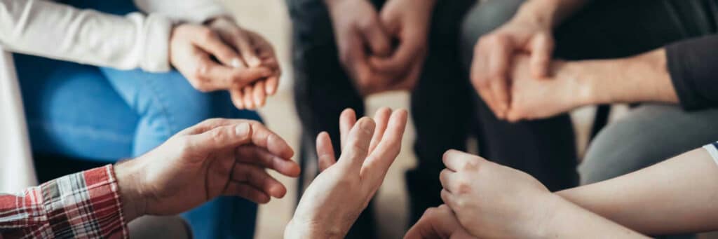 Group of individuals discussing the safety of taking gabapentin and Tylenol together