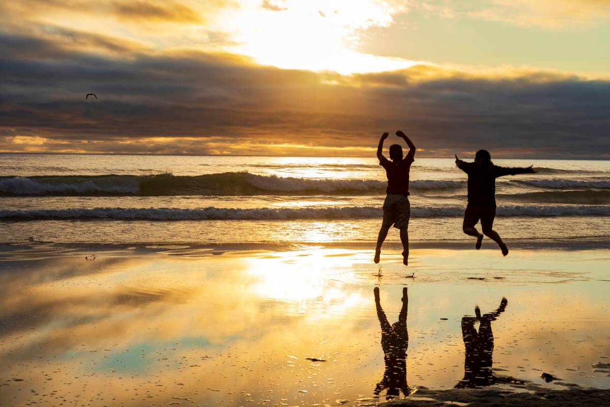 couple at the beach for sober activities in San Clemente